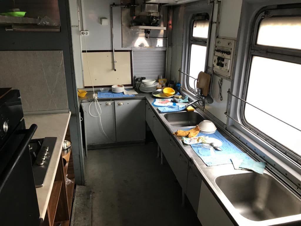 кухня в бу вагоне-ресторане